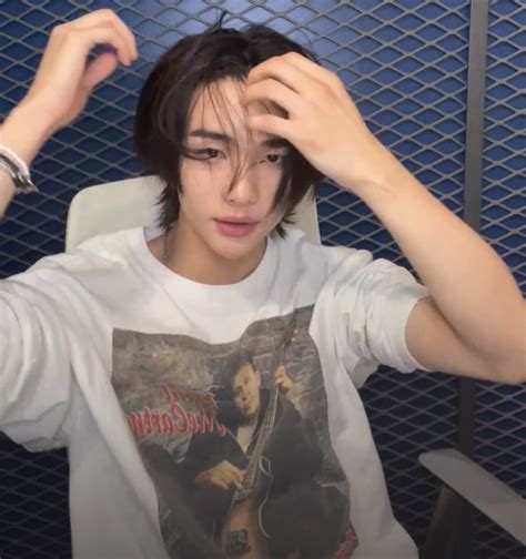 hyunjin x reader smut on Tumblr.